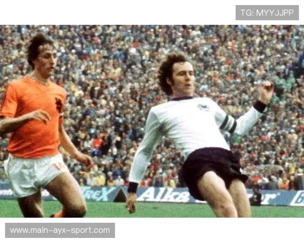 前锋被训练做“持球转身+摆脱防守”的连贯动作提升终结效率