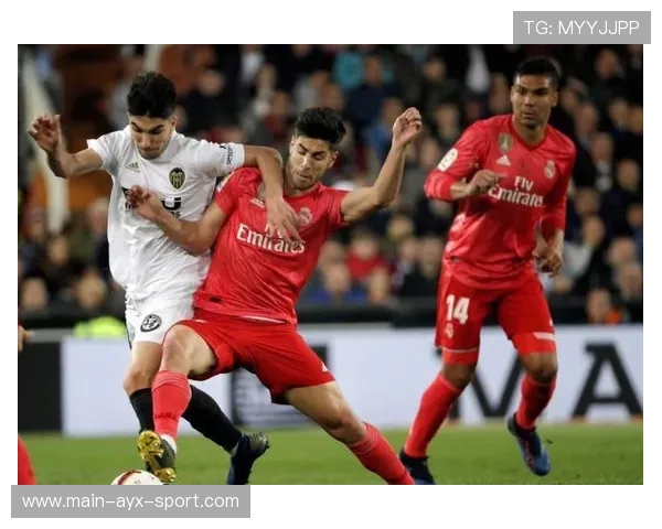 阿森西奥防守数据史上新低，媒体呼吁换人策略