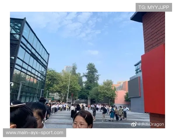 成都西南大学教师招聘考生奔跑进场成热点，成都市教育局西南大学招聘会