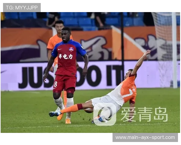 青岛海牛亚森演练五后卫，扣7分压力下死守每一个关键分球